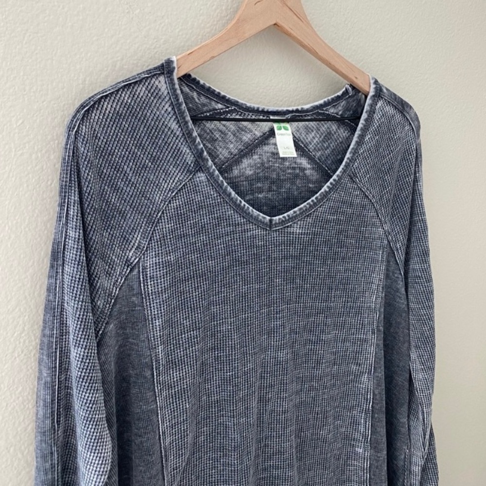 long sleeve v-neck shirt